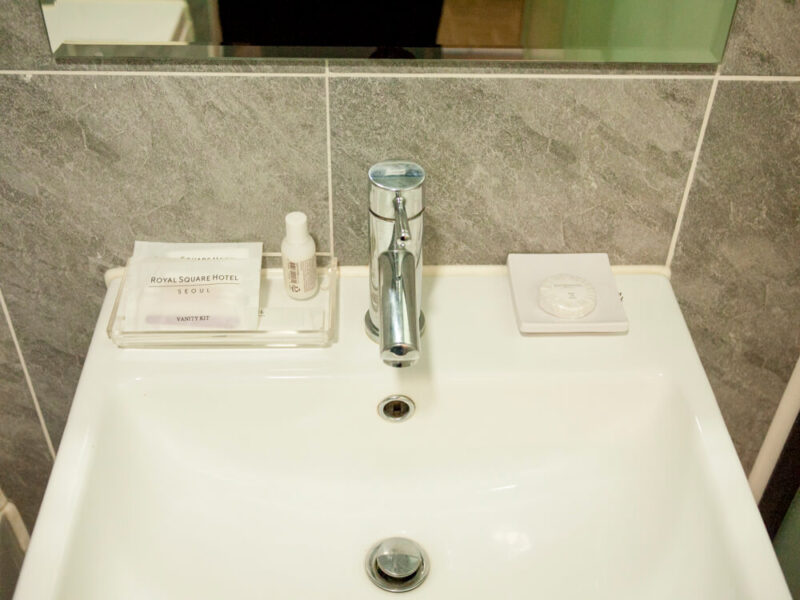 ロイヤルスクエアの清潔な洗面台
