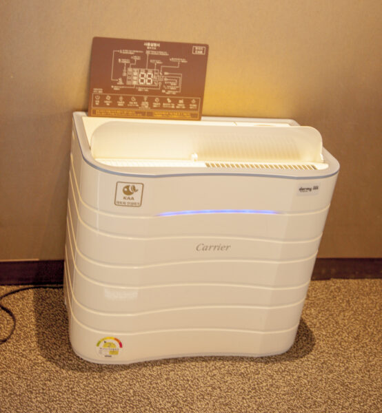 初ソウル旅行の人におすすめのホテル、ドーミーインソウル江南の客室内の加湿機能付き空気清浄機