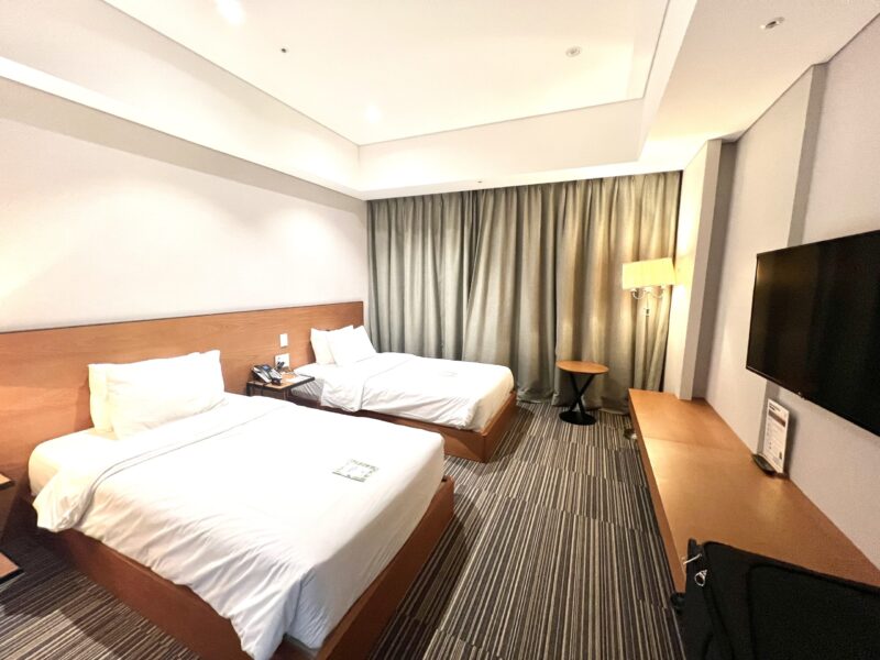 仁川空港周辺のおすすめホテル、仁川エアポートグローバルホテル&スイーツの広々したきれいな客室