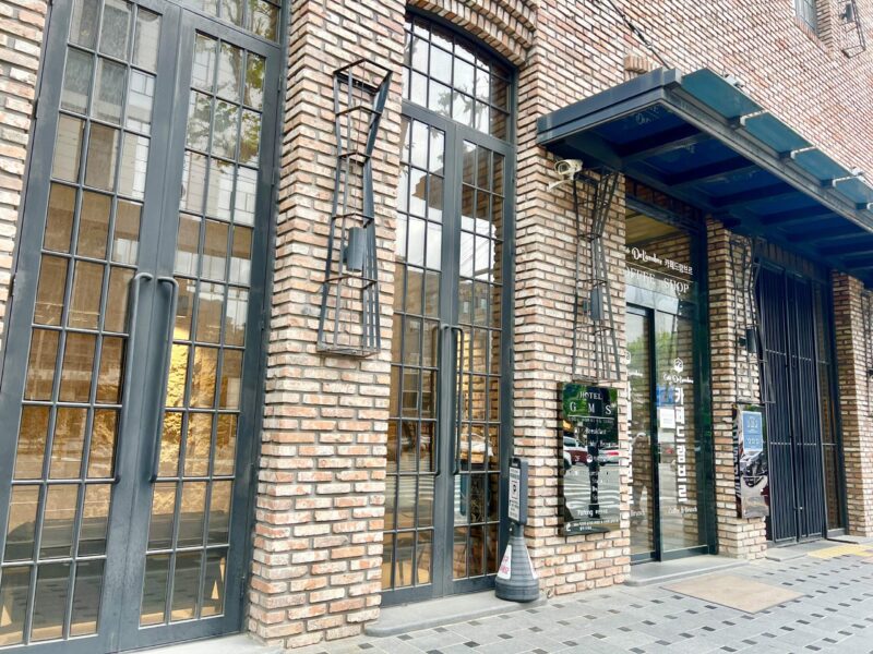 永登浦駅近くにあるGMSホテルの入口写真