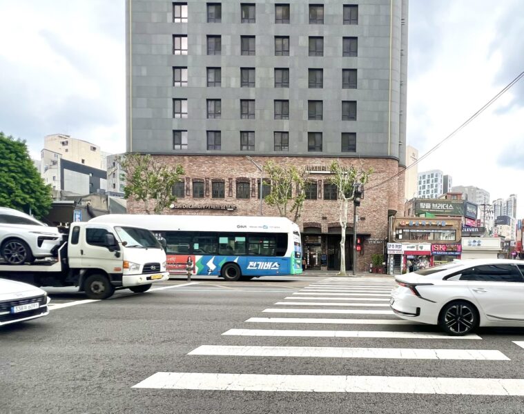 永登浦駅近くにあるGMSホテルの外観写真