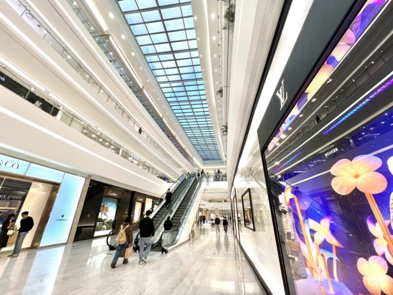永登浦駅前にある新世界デパート内の写真