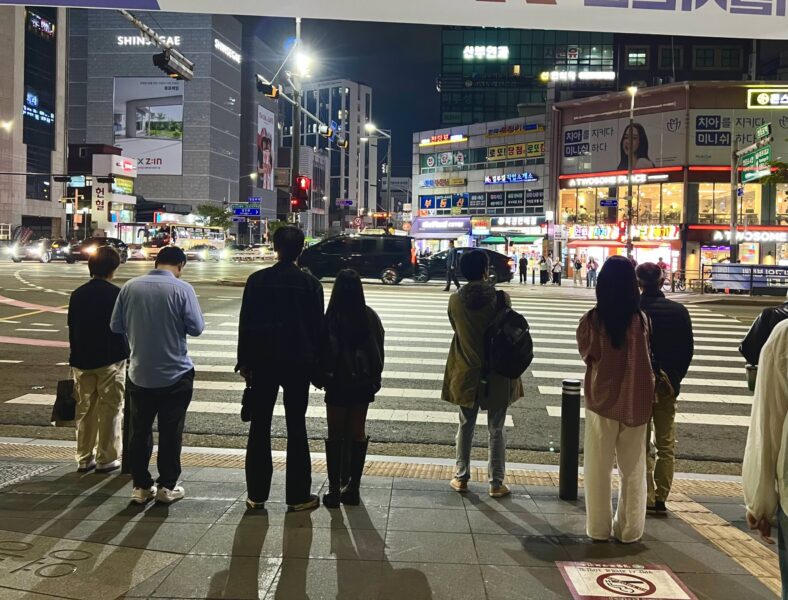 地下鉄1号線永登浦駅前の夜の写真
